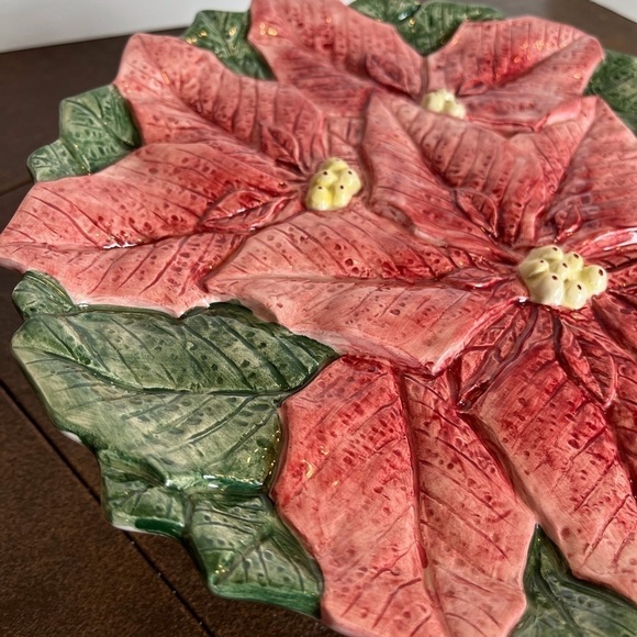 Vintage Holiday Ceramic Poinsettia Cake Stand - Picture 5 of 9